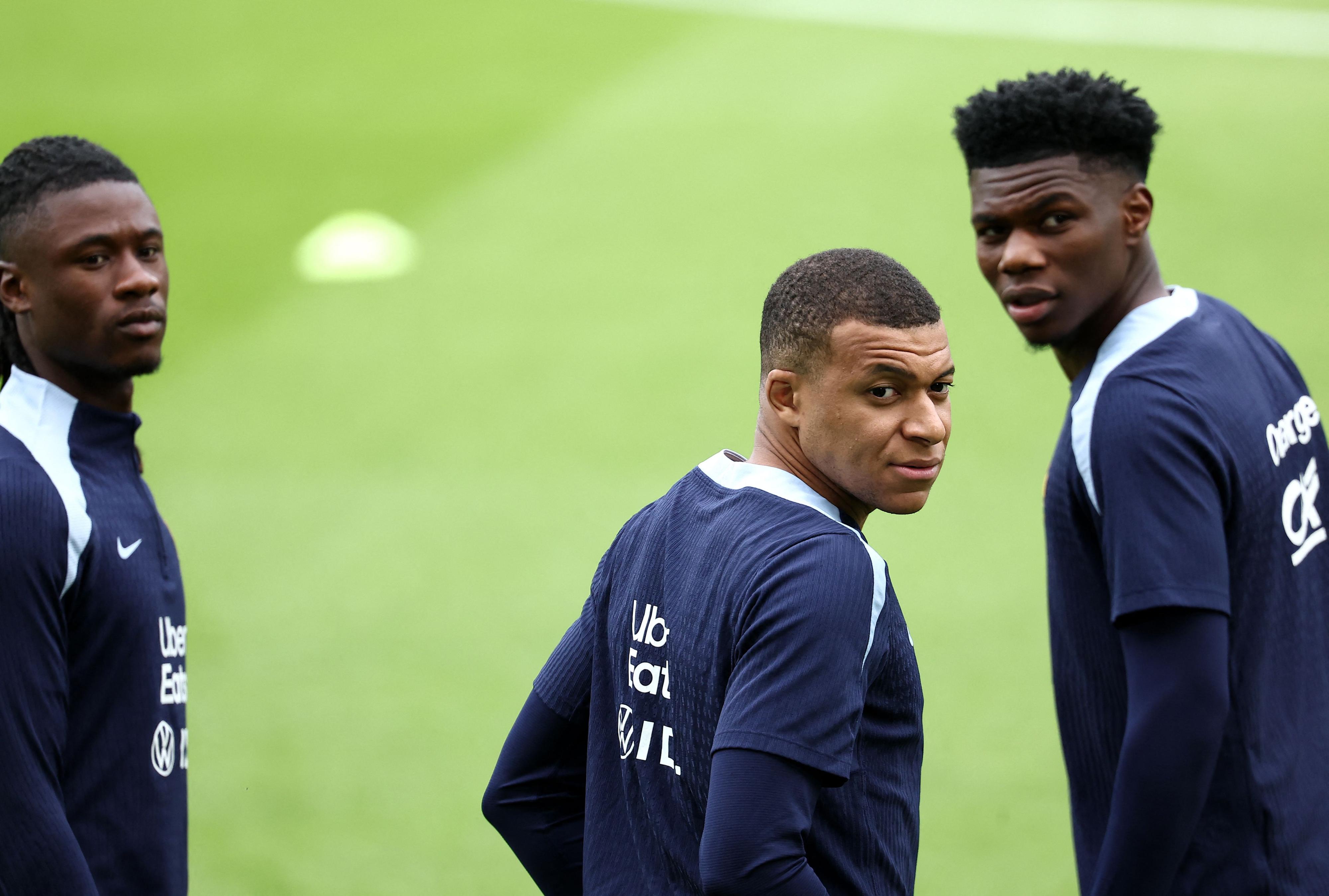 欧预赛中法国表现抢眼——受到球迷追捧的简单介绍