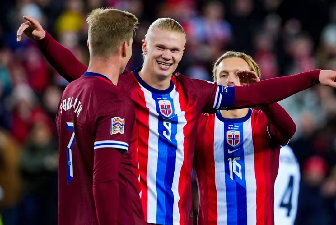 奥地利足球队与希腊队展开激烈角逐，战成平局