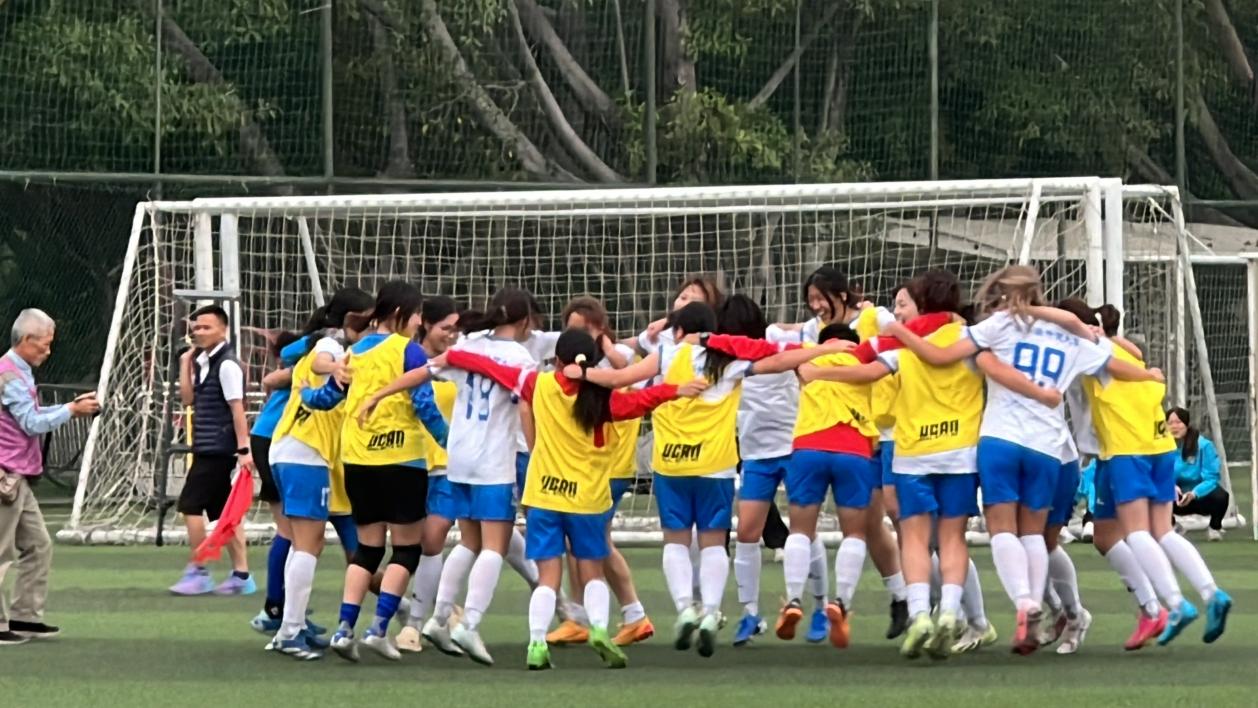 开云体育官网-关于肯尼亚女足球员在比赛中展现出团队精神的信息