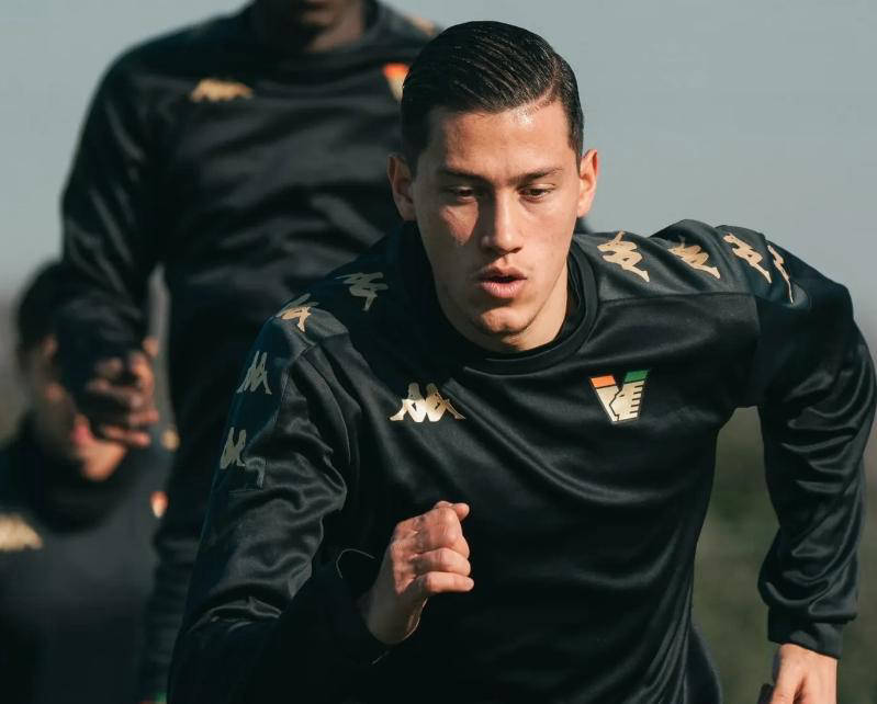 包含那不勒斯门将表现出色，关键扑救助球队保住胜利的词条