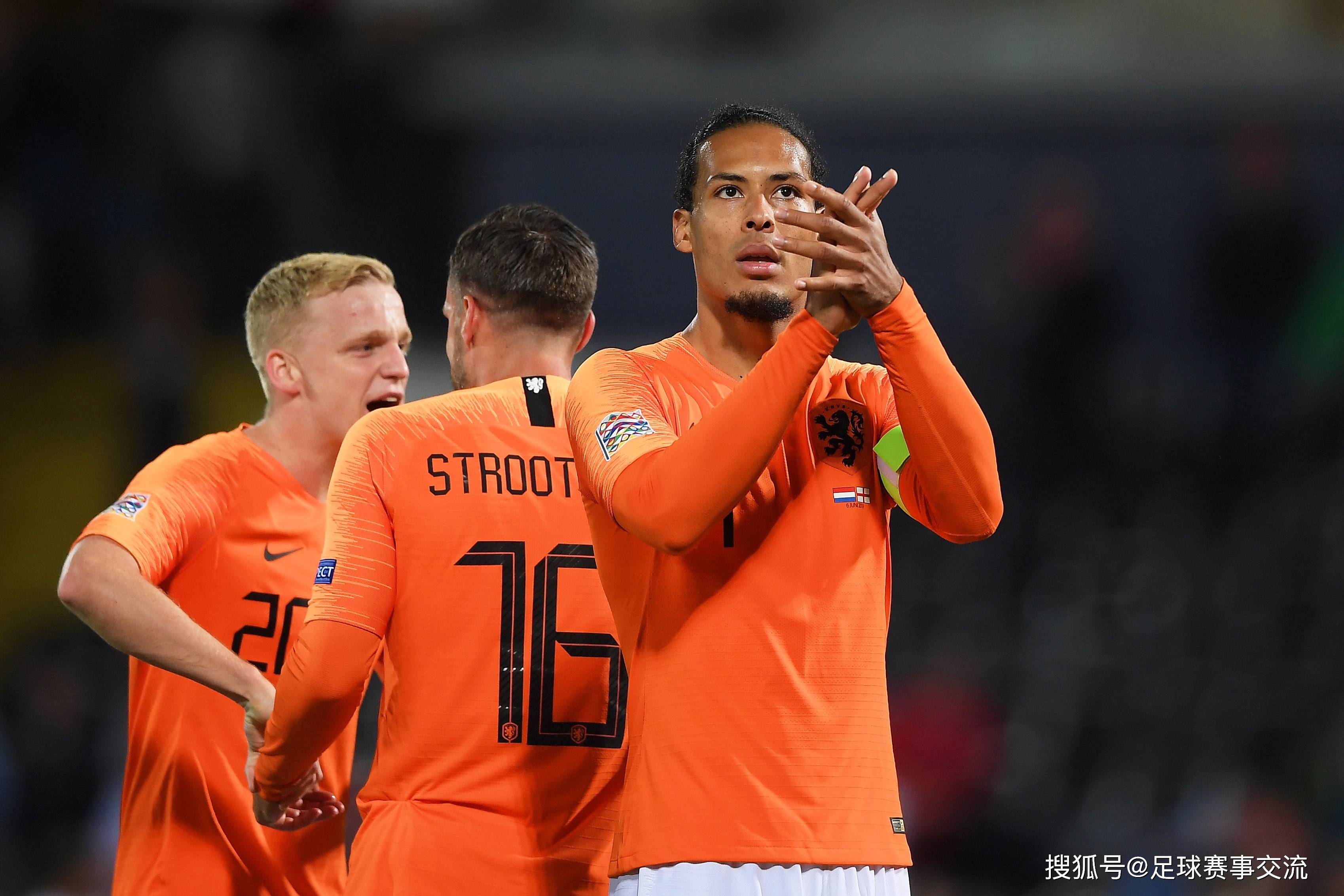 荷兰队逆袭击败乌克兰，预订冰岛足球联赛