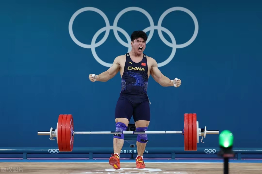 开云体育官方入口-俄罗斯举重选手力挫对手，夺得金牌