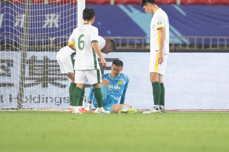 关键进球震撼全场!激烈交锋引发全民疯狂讨论的简单介绍 关键进球震撼全场!激烈交锋引发全民疯狂讨论的简单介绍