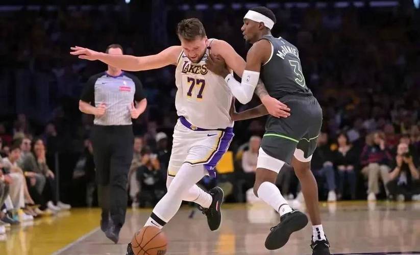 精彩比赛背后的技战术分析，球队进攻犀利