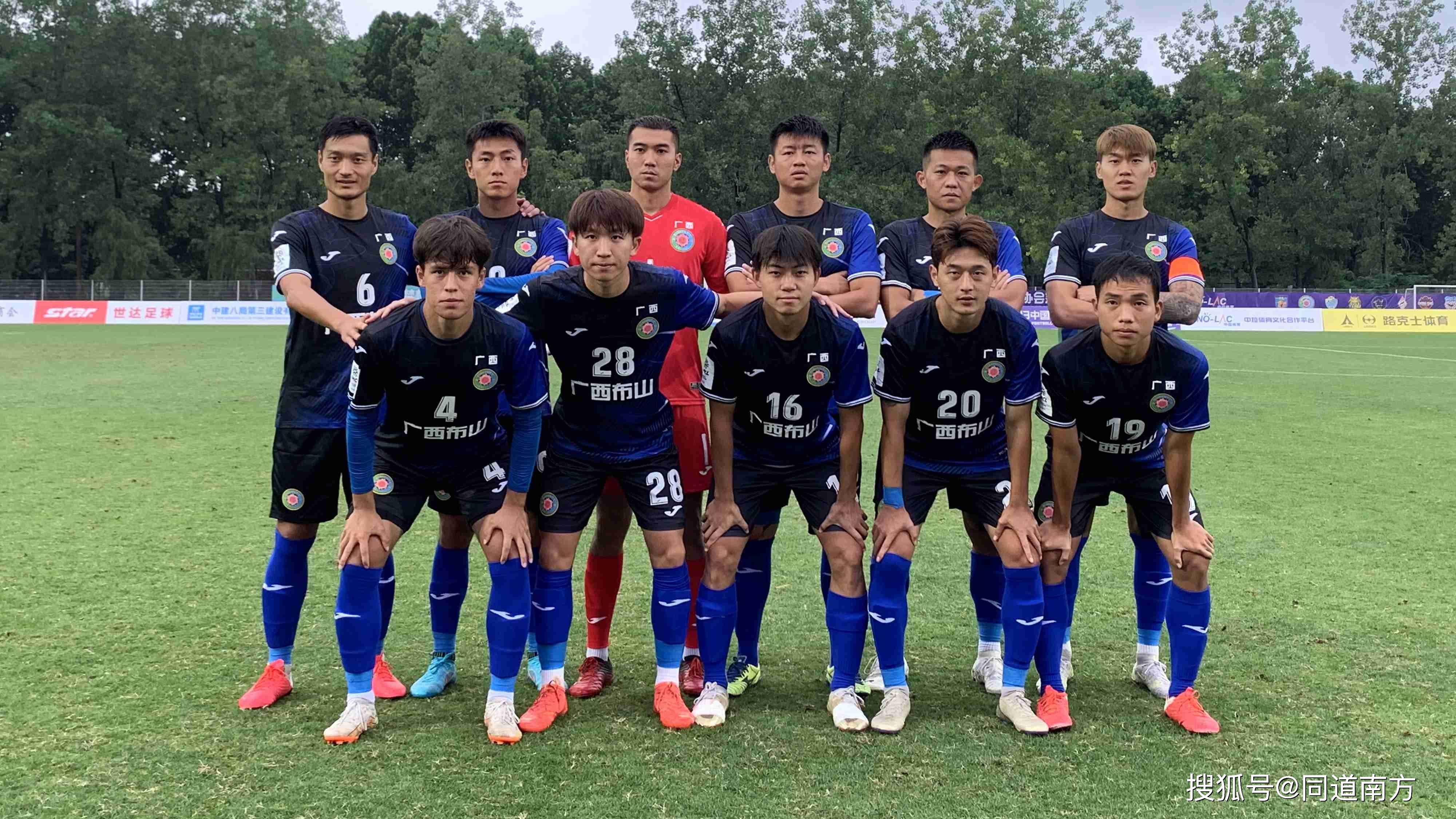 开云体育官网-国内职业足球比赛表现抢眼，青年队员崭露头角的简单介绍