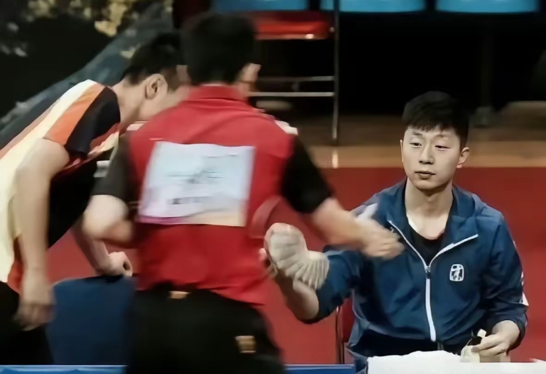 比赛中双方实力对比，加剧了紧张氛围