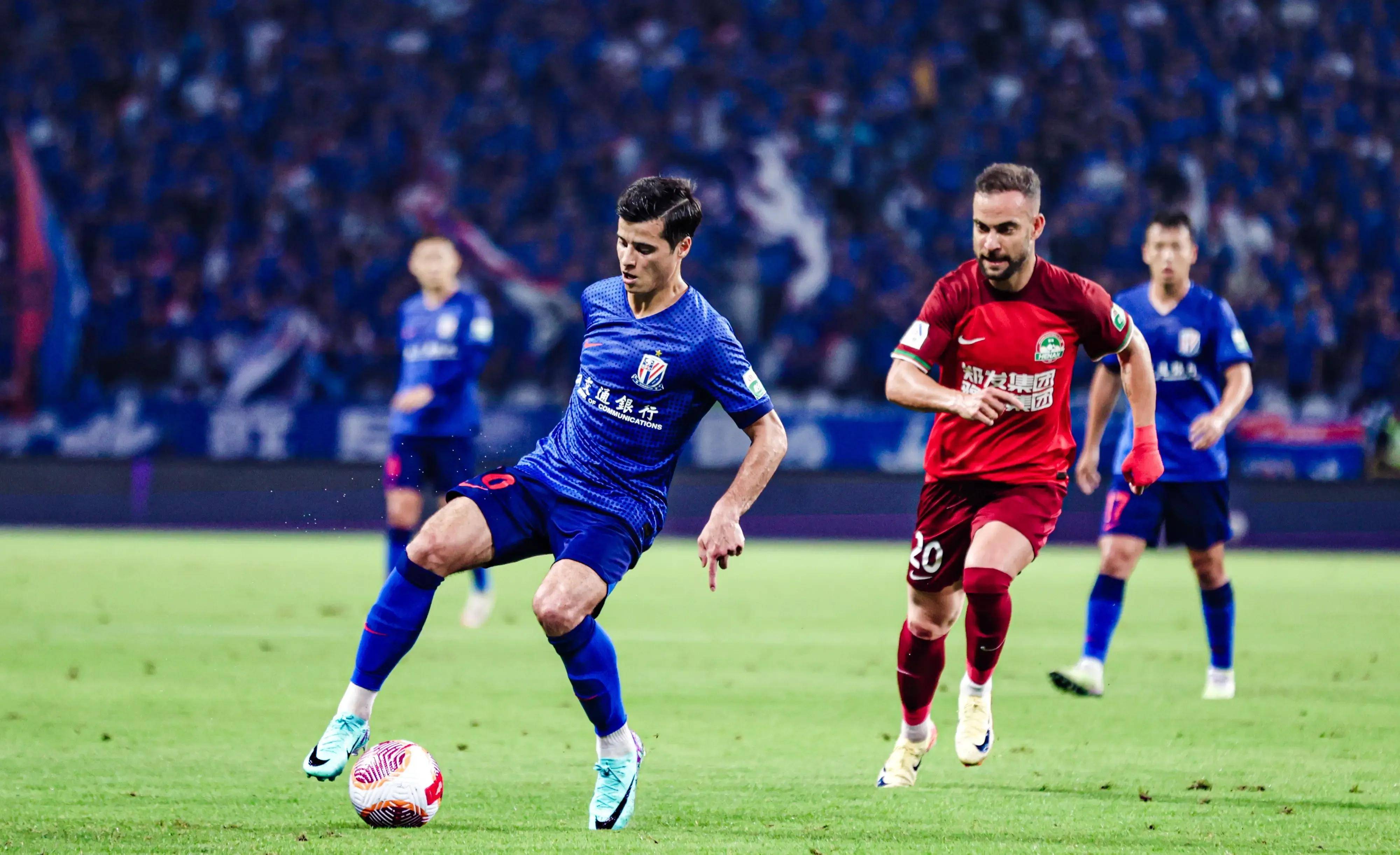 巴黎圣日耳曼客场大胜，曼联搏击翻盘成功晋级的简单介绍