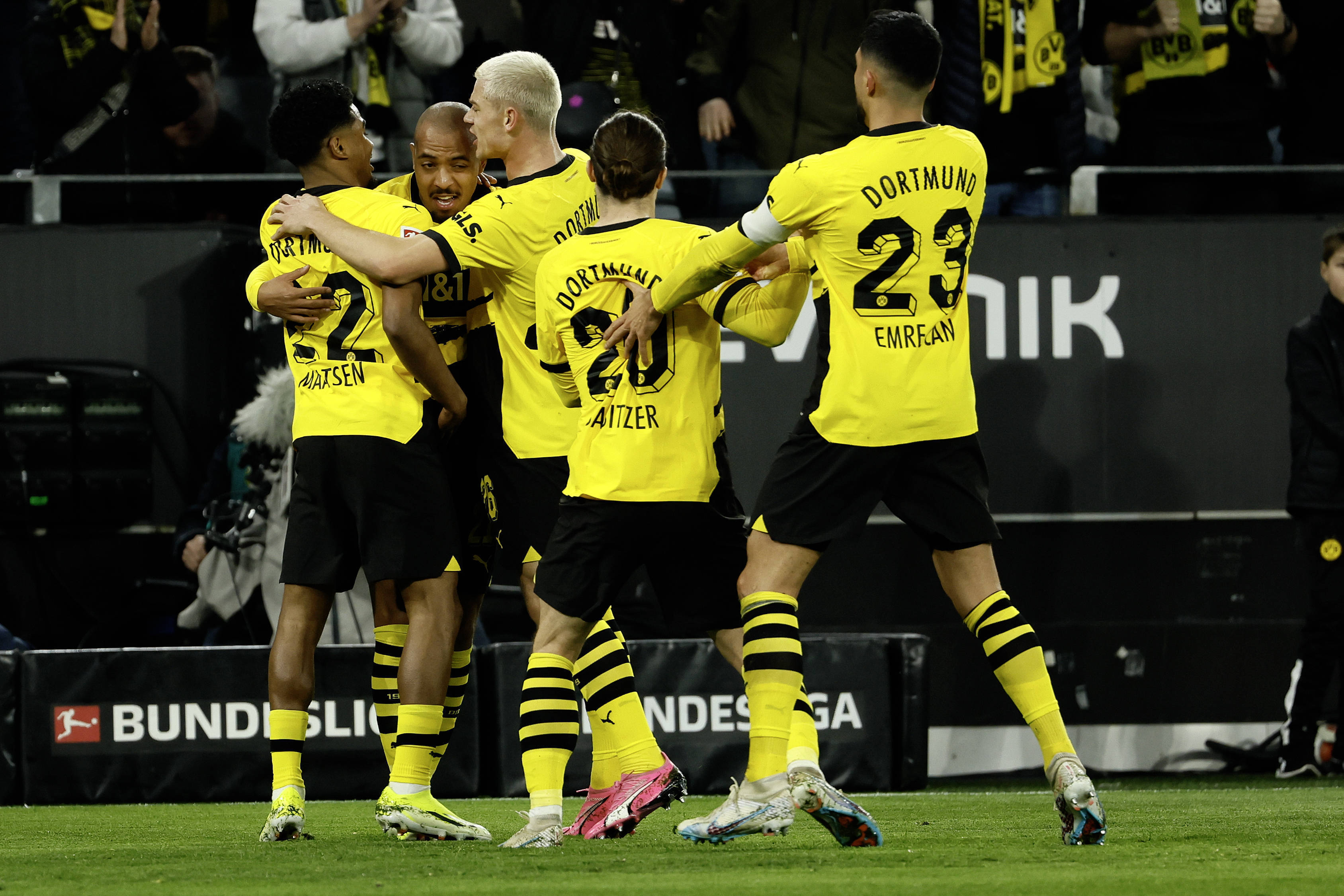 包含多特蒙德遭遇连败，球迷担忧联赛排名下滑的词条