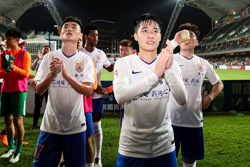 开云体育入口-关于斯图加特球迷气氛热烈，期待球队逆风翻盘的信息