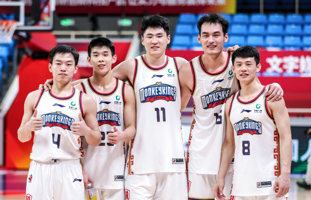 开云体育入口-江苏舜天队全队表现火力全开，逆袭登顶积分榜的简单介绍