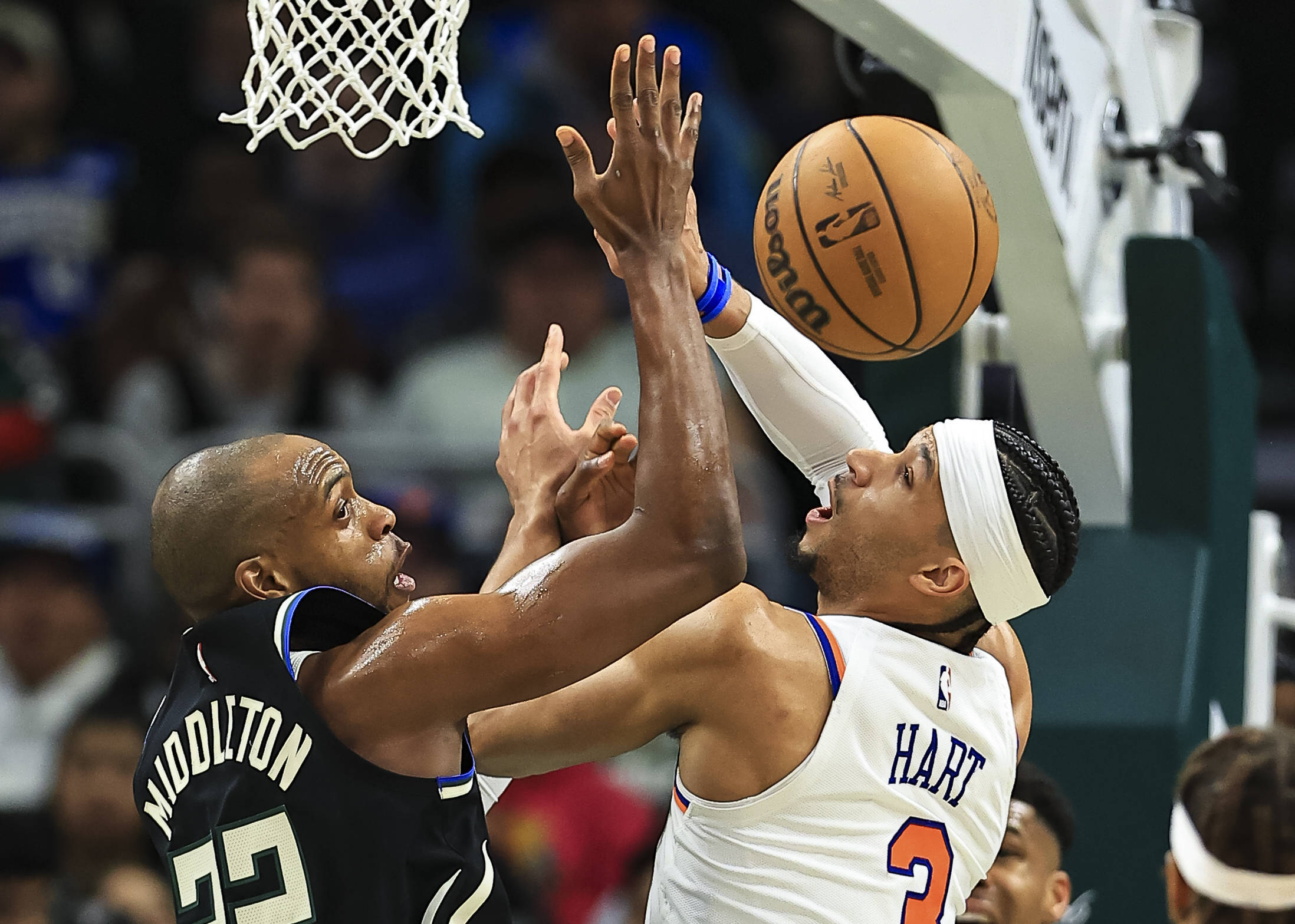 美国NBA球员在国外比赛中攀登高峰