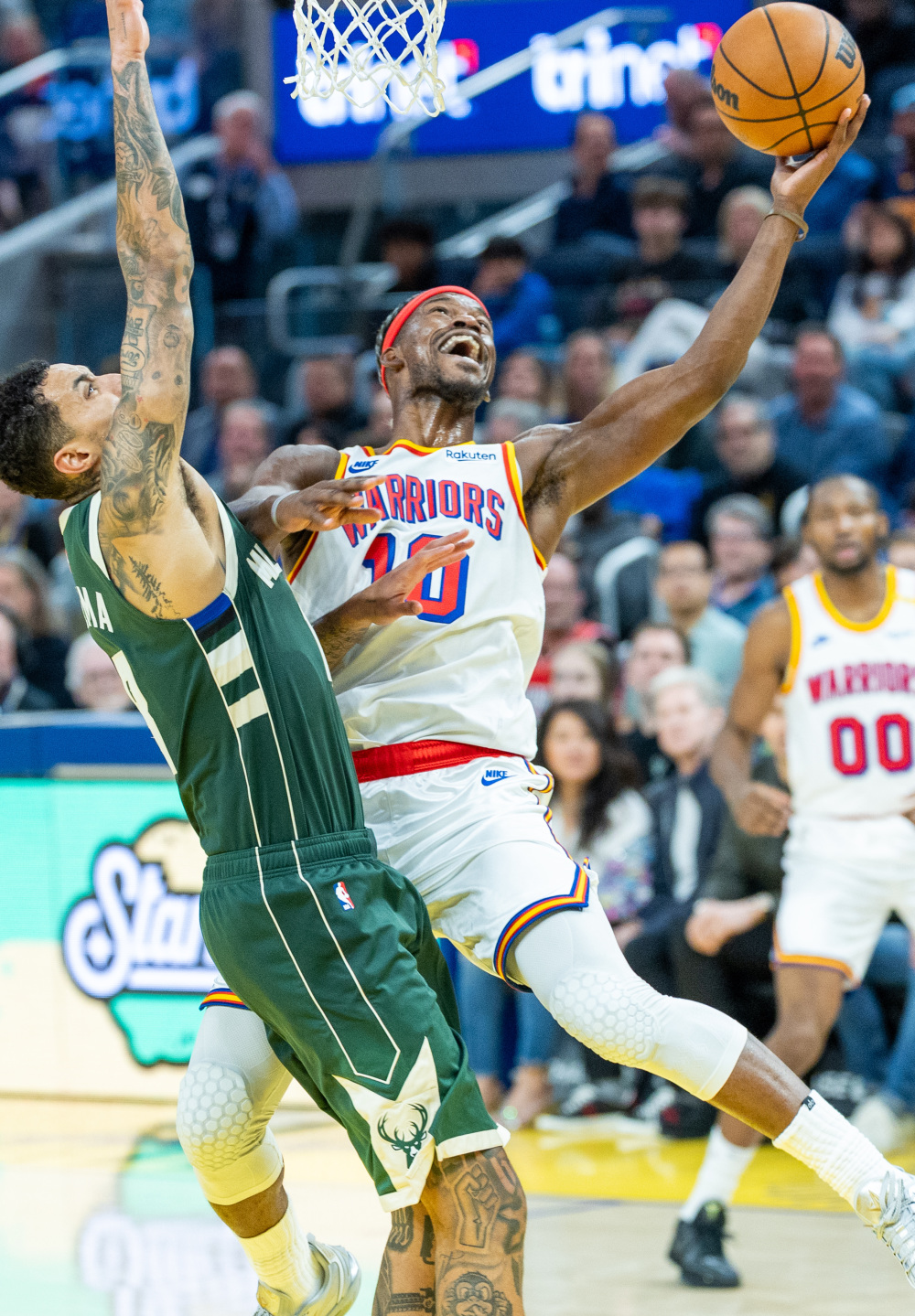 包含比赛回放：勇士主场擒下雄鹿，总比分-领先总决赛的词条