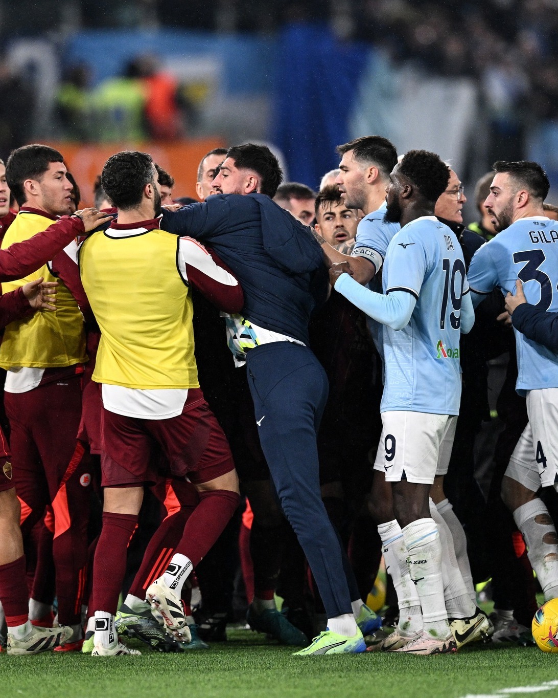 包含罗马客场击败恩波利，稳居联赛前列的词条